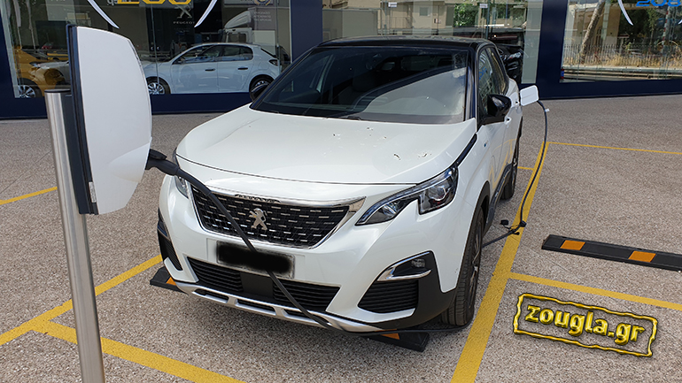 Διαθέσιμο με 225 και 300 ίππους το Peugeot 3008